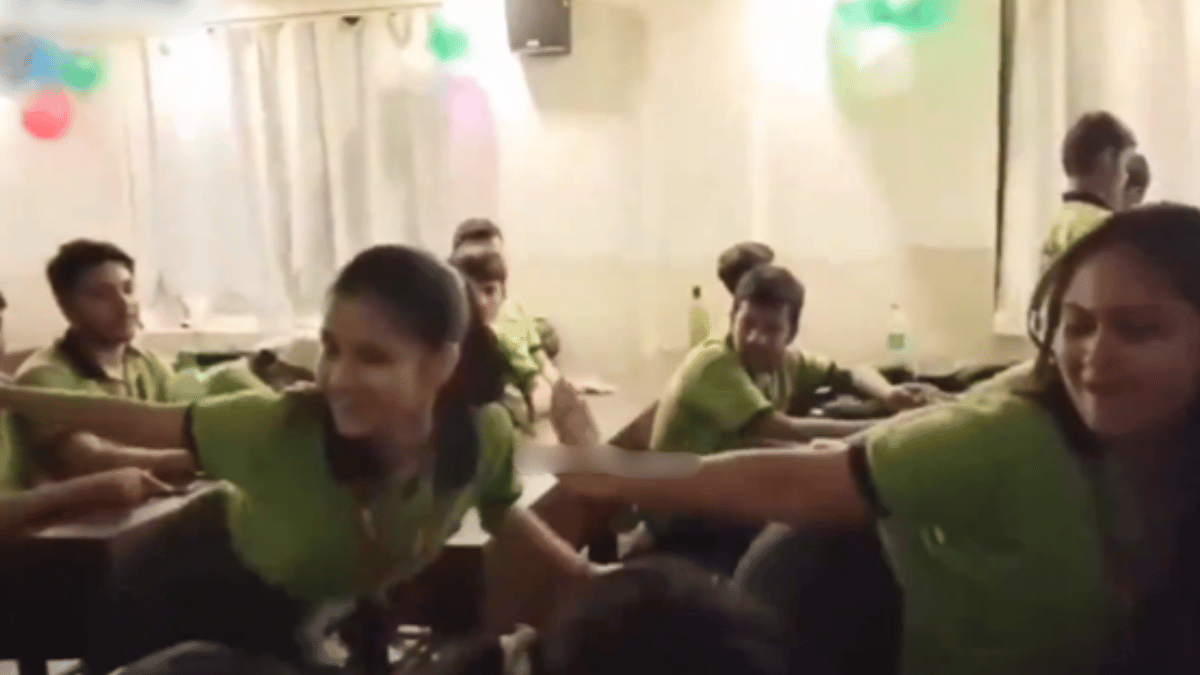 students-dance-on-aaj-ki-raat-song-from-stree-2-in-coaching-class-internet-questions-institution-rules-viral-video